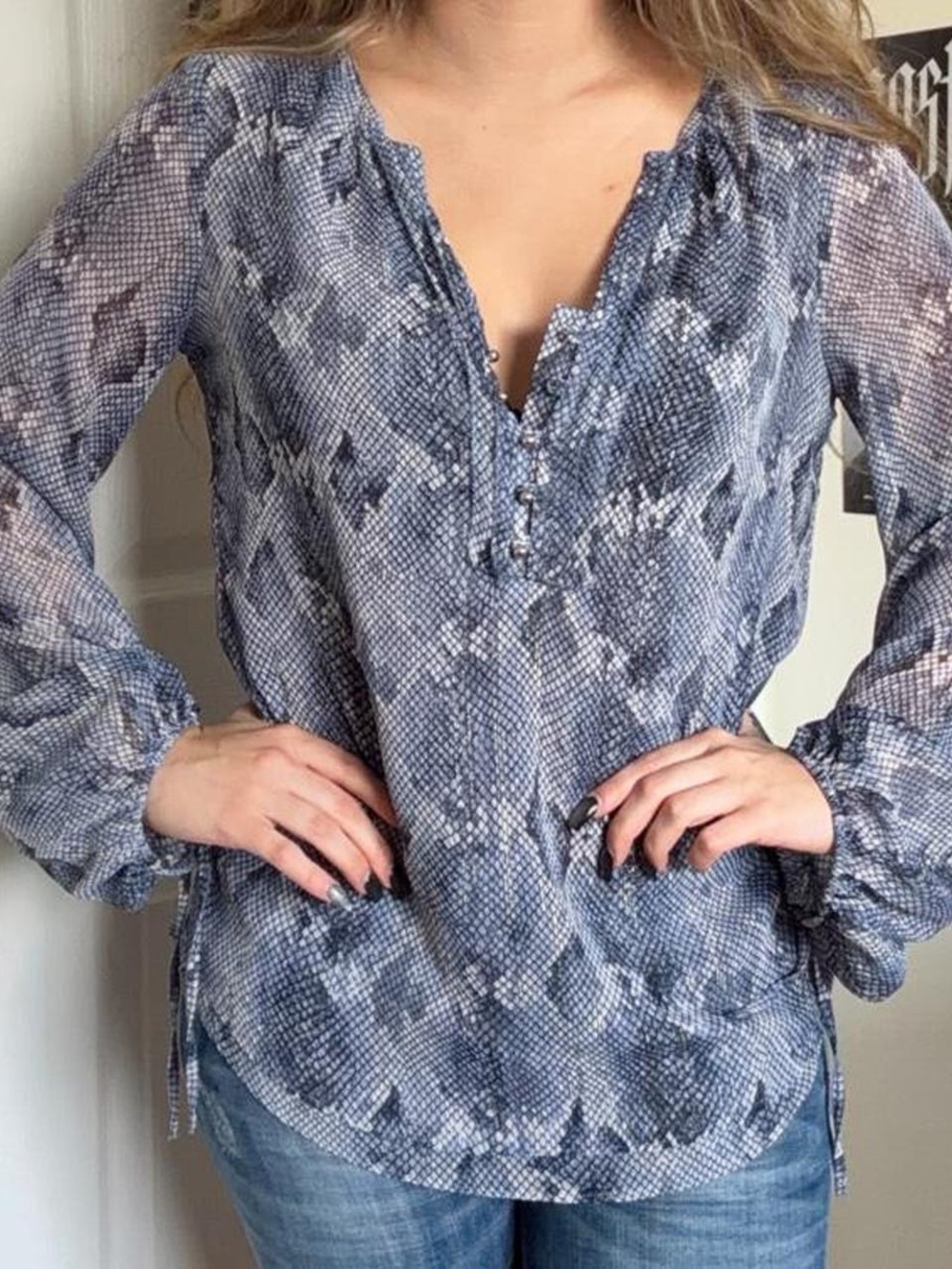 Blue Patterned V-Neck Long Sleeve Women's Top